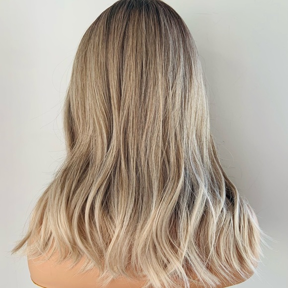 A Very Pretty Ombre Ash Blonde Synthetic Fiber Wig with Bangs for Daily Wear… - Picture 5 of 5